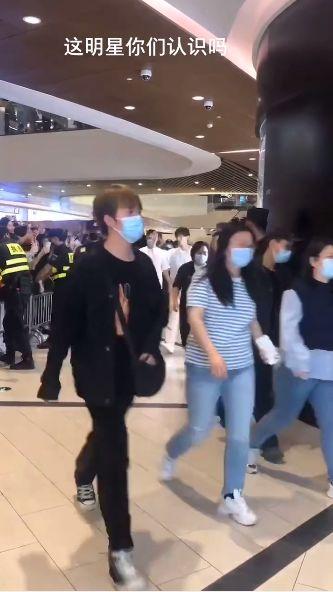 成毅爆料最新动态视频在线观看,独家视频带你领略明星魅力  第3张