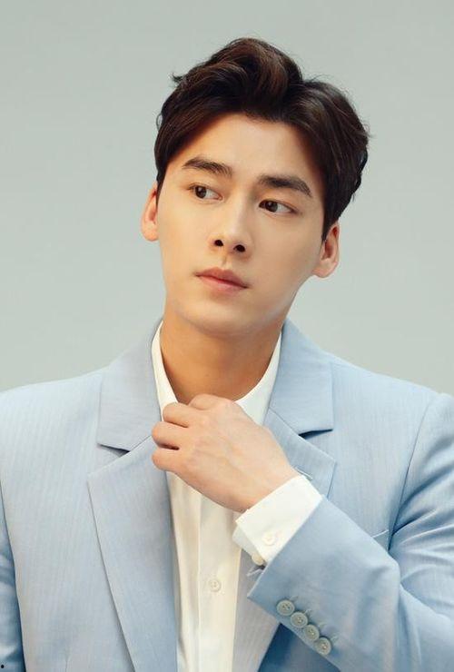 最新圈内爆料李易峰,揭秘明星背后的故事  第1张 最新圈内爆料李易峰,揭秘明星背后的故事  第1张